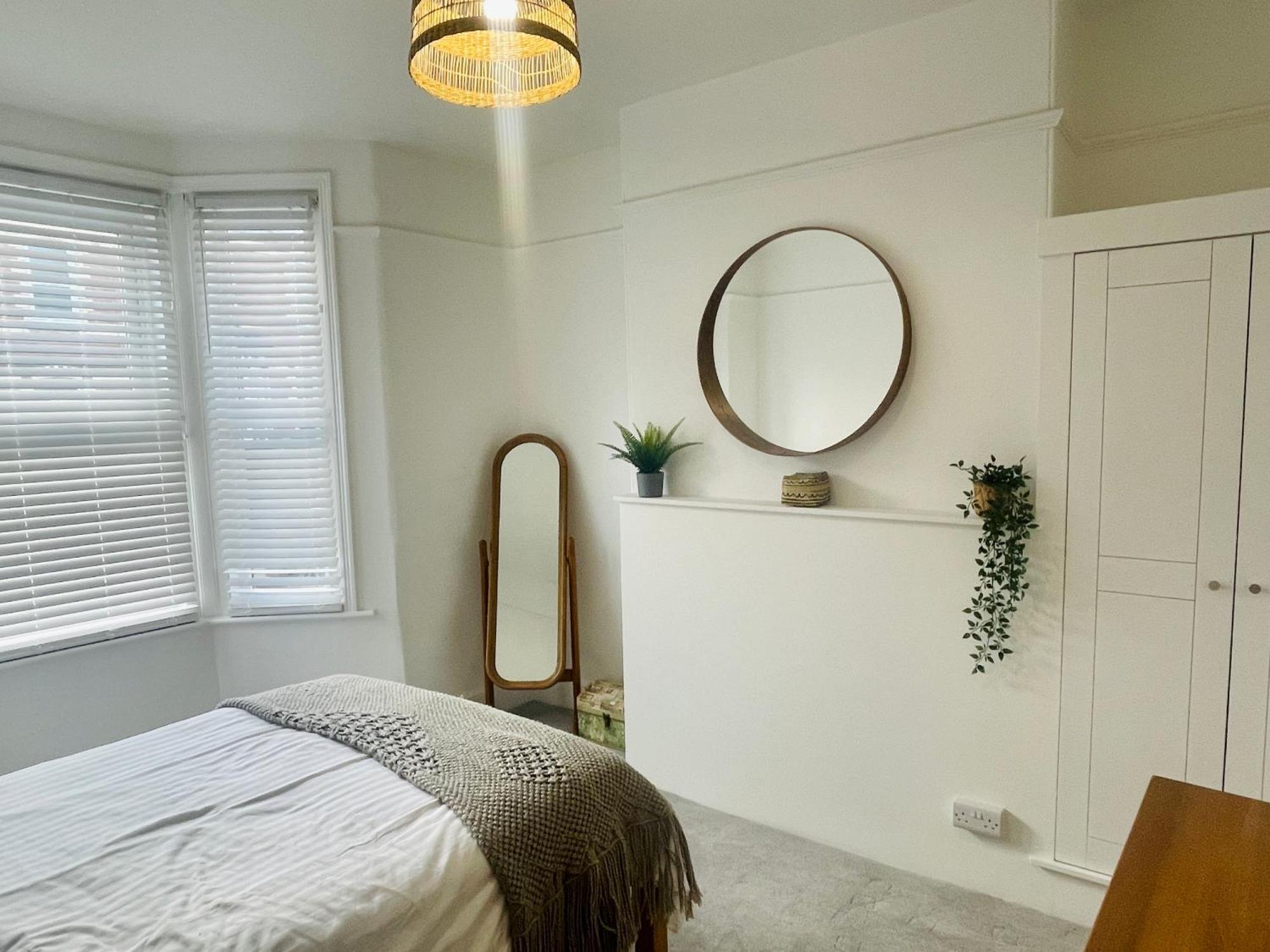 Newly Refurbished City Centre House With Parking Exeter Exterior photo