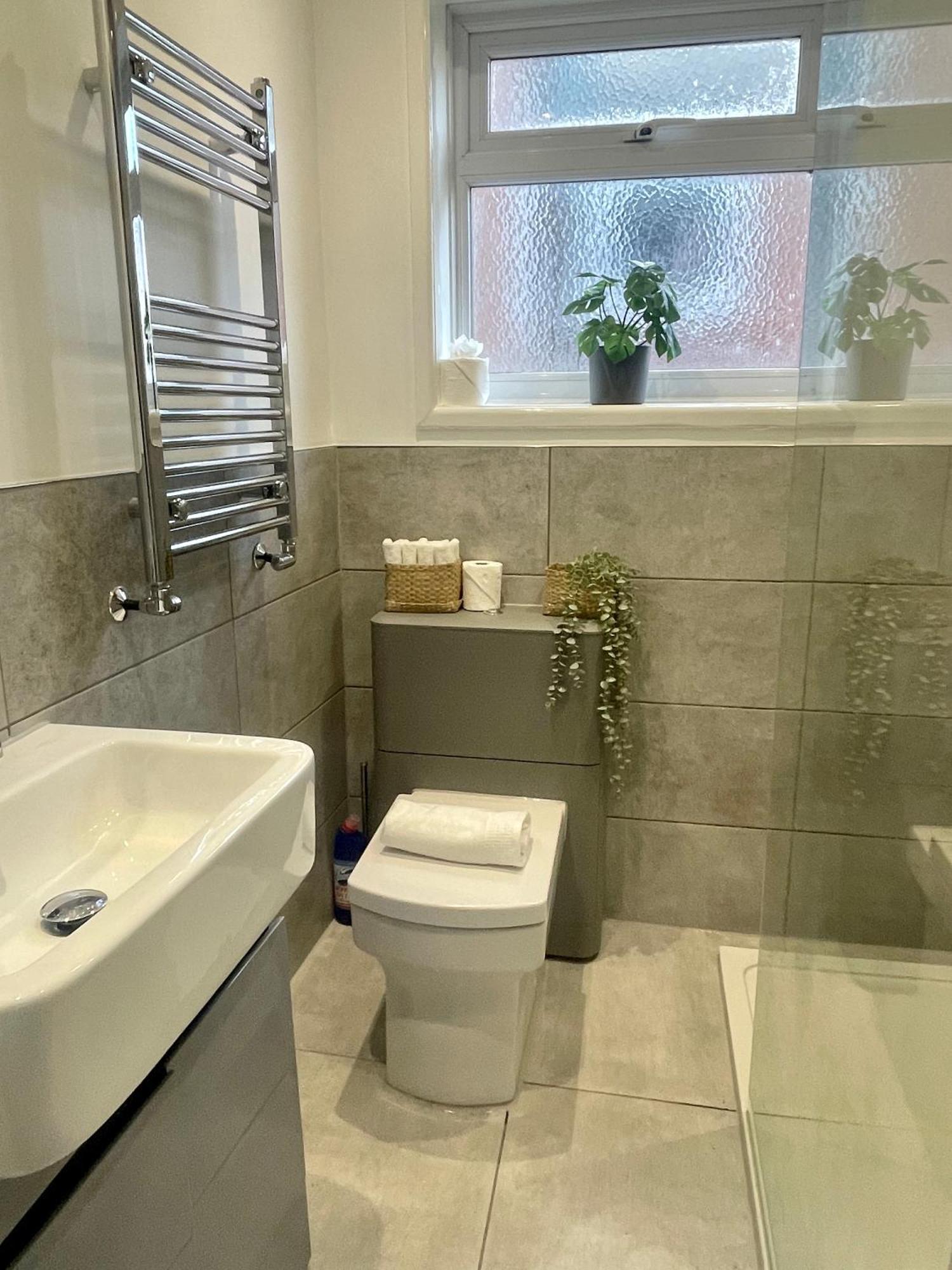 Newly Refurbished City Centre House With Parking Exeter Exterior photo
